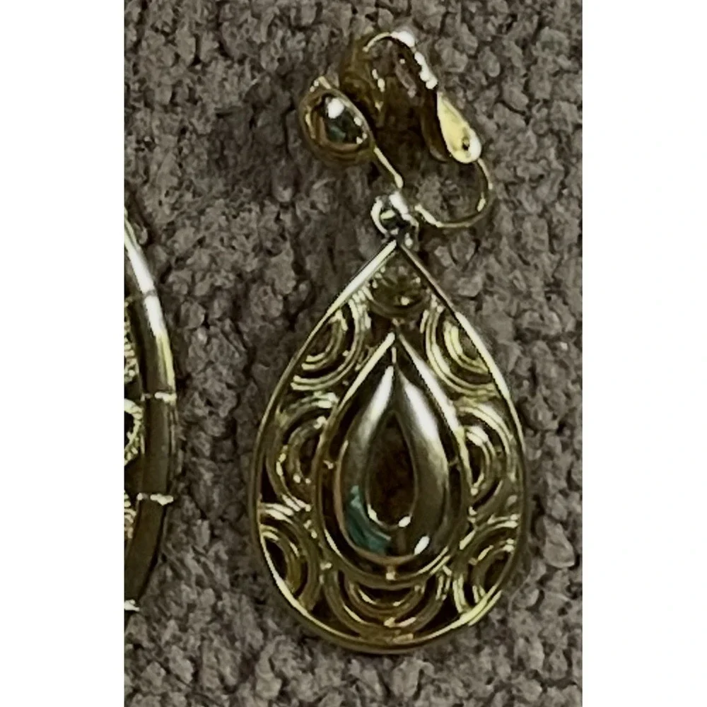 VTG‎ Gold Tone Filigree Necklace 2.5